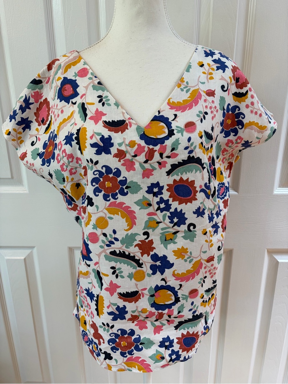 Boden Colorful Linen Sleeveless V Neck Top Size 10